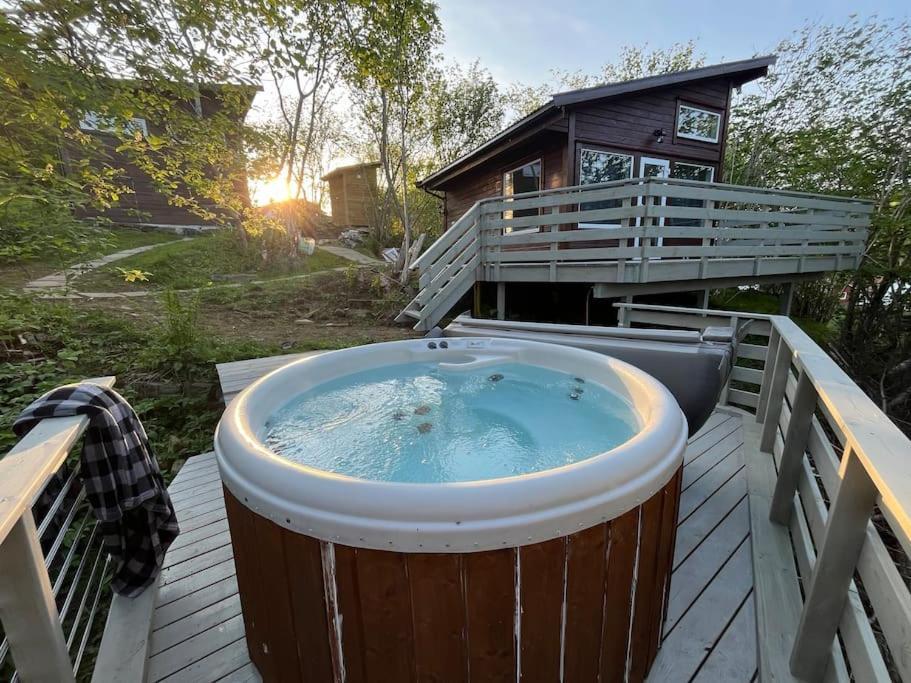 Holiday home Gjestehytte Pa Moster Med Boblebad Bomlo