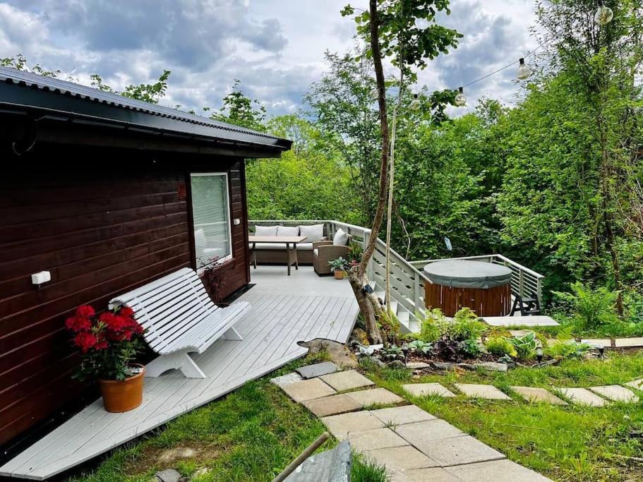 Gjestehytte Pa Moster Med Boblebad Holiday home Bomlo
